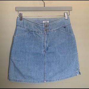 Vintage Guess light wash denim mini skirt size 28